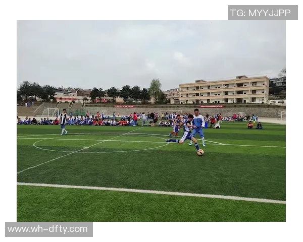 光州与城南足球比赛激战正酣球迷热情高涨期待精彩瞬间